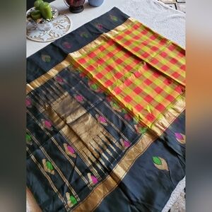 Women Pure Silk Authentic Gadwal Saree In Checkerd Pattern Designer Handloom